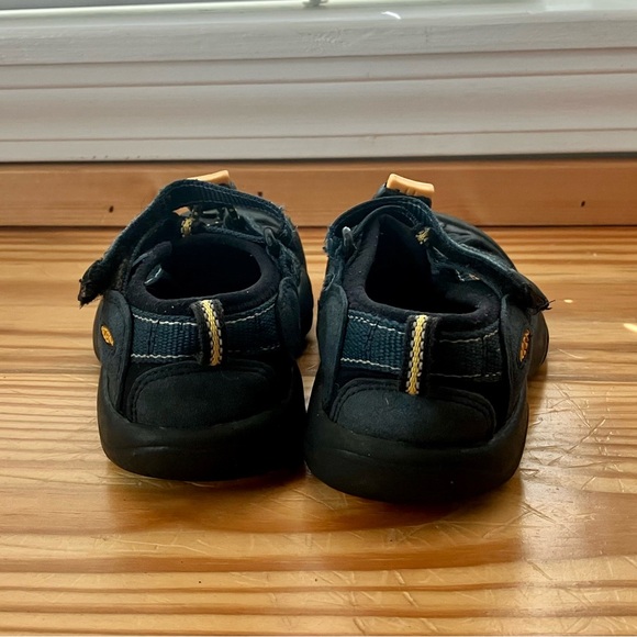 KEEN Boys Newport H2 Navy Black Yellow Waterproof Sandals Water Shoes Sz 10 - Picture 4 of 4